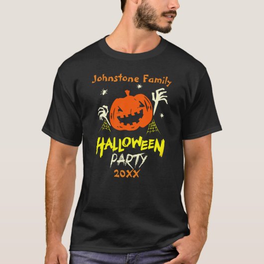 Voeg de Familienaam van het Jaar Halloween Partij  T-shirt (Voorkant)