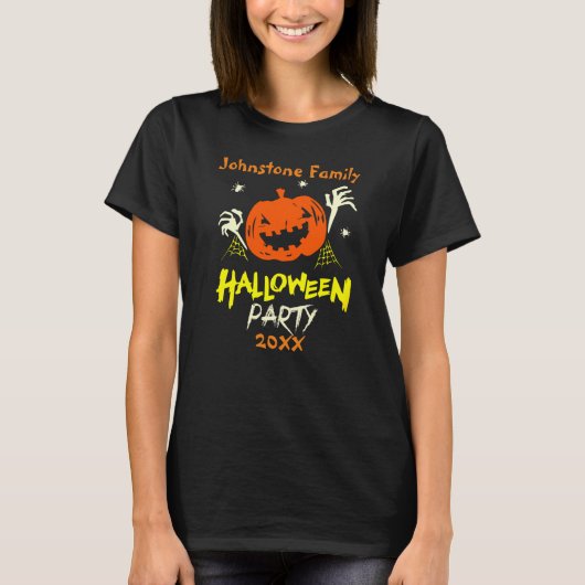 Voeg de Familienaam van het Jaar Halloween Partij  T-shirt (Voorkant)
