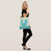 Voeg de naam Chevron Stripe met Owl toe Tote Bag (Op model)
