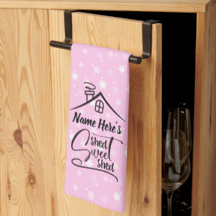 Voeg de naam Shed Sweet Shed Pink White Floral toe Theedoek