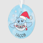 Voeg de naam van je zoon toe aan deze Baby Shark C Ornament (voorkant)