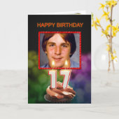 Voeg een afbeelding toe, 17e verjaardag met taart  kaart (Gele Bloem)