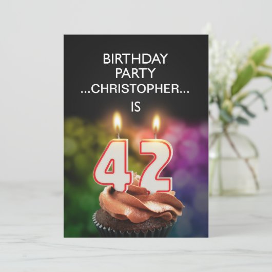 Voeg een naam toe, 42e verjaardag Uitnodiging (Staand voorkant)
