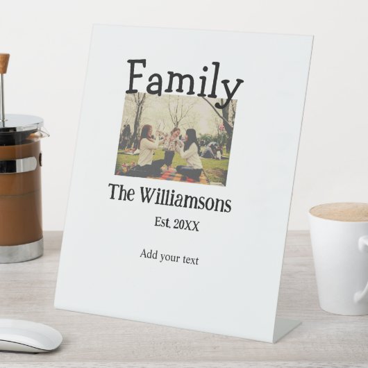 Voeg familienaam foto jaar rustieke  sjabloon reclamebord met voetstuk (Insitu)