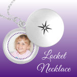 Voeg foto paarse en witte gepersonaliseerde locket ketting<br><div class="desc">Gepersonaliseerde locket ketting cadeau. Vervang de foto door je eigen foto. Paarse en witte.</div>