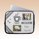Voeg foto's toe als huisdieren met koffie grijs laptop sleeve<br><div class="desc">Een cadeauidee voor laptophoes. Dier- en koffieliefhebber. Vervang de 2 foto's met uw en voeg een naam toe. Licht en donkergrijs.</div>