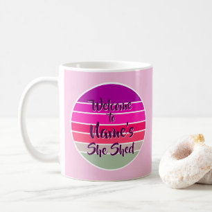 Voeg het Onthaal van de Naam aan haar Shed Pink Re Koffiemok
