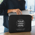 Voeg hier uw Logo & tekst toe l Zwart & Wit Promo Laptop Sleeve<br><div class="desc">Dit stijlvolle sleeve combineert een modern zwart-wit ontwerp met uw aangepaste logo en tekst en biedt zowel beveiliging als een professionele uitstraling voor uw laptop. Ideaal voor relatiegeschenken,  shows of promotionele evenementen,  het zorgt ervoor dat uw merk wordt getoond terwijl apparaten veilig en beveiligd blijven.</div>