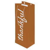 Voeg je aangepaste teksthandje met de letters Than Wijn Cadeautas (Achterkant Gekanteld)