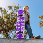 Voeg je eigen aangepaste naam toe aan een speciaal persoonlijk skateboard<br><div class="desc">Voeg Uw Eigen Aangepaste Naam van de Douane toe de eigenschappen van het Skateboard uw gepersonaliseerde naam in moderne witte typografie op een eenvoudige paarse achtergrond. Personaliseer door de tekst in het verstrekte tekstvakje uit te geven. Geef een aangepast geschenk, een gepersonaliseerd skateboard aan je favoriete skateboarder voor Kerstmis, verjaardag...</div>