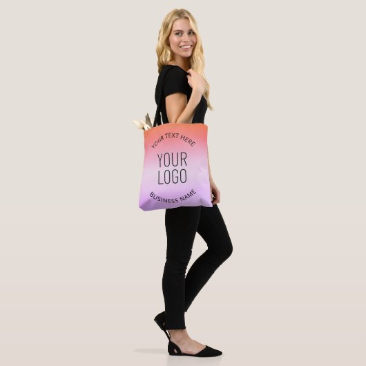 Voeg je Logo toe | Kleurrijke Zonsondergang Gradië Tote Bag (Op model)