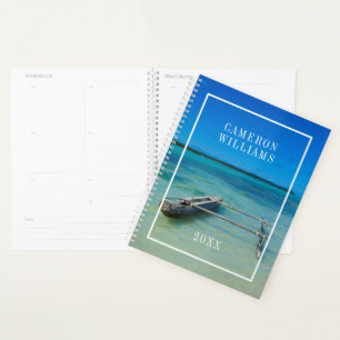 Voeg je naam toe   Outrigger kano in ondiepe oceaa Planner