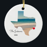 Voeg je Texas Beach Trip Foto toe Keramisch Ornament<br><div class="desc">Voeg je eigen foto toe boven aan de kaartvorm van de staat Texas. Indien nodig kunt u uw foto verplaatsen door de unmask optie te kiezen, het een beetje te bewegen, dan het afbeelding opnieuw maskerend aan de vorm van Texas. Mijn foto werd genomen tijdens een reis naar de kust....</div>