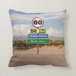 Voeg Jouw naam 60e Verjaardag Funny Signs Road Tri Kussen<br><div class="desc">Grappige roadtrip kussen gooien kussen voor degenen die het vieren van een 60e verjaardag. Geïnspireerd door verkeersborden,  ontworpen om een grinnik te verhogen. Voeg eenvoudig de naam die u nodig hebt toe aan het groene bord met behulp van de meegeleverde sjabloon.</div>