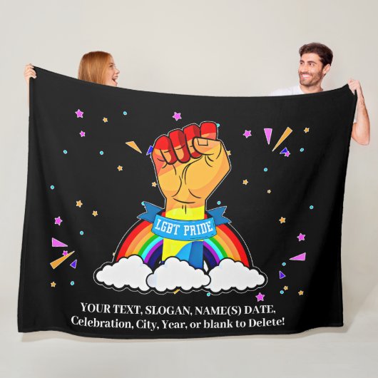 Voeg Jouw tekst toe, Gay Pride Rainbow Fist Clouds Fleece Deken (In situ)