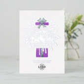 Voeg Logo Paarse Gift Fireworks Birthday toe Folie Uitnodiging (Staand Voorkant)