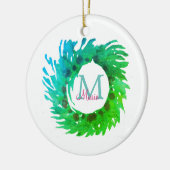 Voeg monogram roze groene kerstkrans toe keramisch ornament (Links)