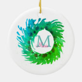 Voeg monogram roze groene kerstkrans toe keramisch ornament (Achterkant)