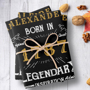 Voeg naam en jaar  zwart goud toe inpakpapier vel