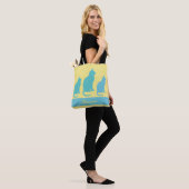 Voeg Naam Gele Poolse Dot toe met Blauwe Katten Tote Bag (Op model)