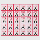 Voeg naam pinguïn 3e verjaardag roze cadeaupapier (Vlak)