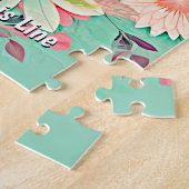 Voeg naam tekst, schattige kittens in mand op bloe legpuzzel (Zijkant)