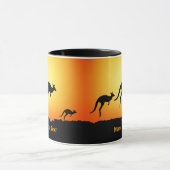 Voeg naam toe, Kangoeroes bij Sunset Dusk Goud op  Mok (Midden)