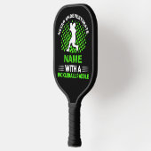 Voeg naam toe, wit groen nooit onderschat, met een pickleball paddle (Links)