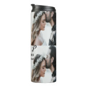 Voeg paar foto vrolijk getrouwd toe voeg datum toe thermosbeker (Geroteerd rechts)