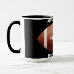 Voeg tekst op football toe werpen kussen mok