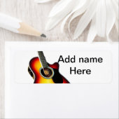 Voeg u tekst toe met een bruine akoestische gitaar etiket (Insitu)