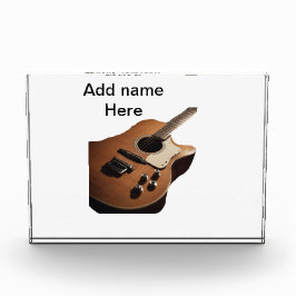 Voeg u tekst toe met een bruine akoestische gitaar fotoblokken