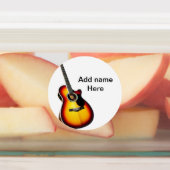 Voeg u tekst toe met een bruine akoestische gitaar labels (Aangebracht)