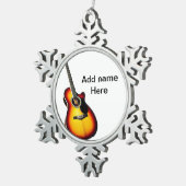 Voeg u tekst toe met een bruine akoestische gitaar tin sneeuwvlok ornament (Rechts)