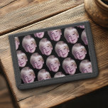 Voeg uw drijvende hoofdfoto toe - Small Pattern Bl Drievoud Portemonnee<br><div class="desc">Een png-bestand met je hoofd bijgesneden werkt het beste. Een zwevend hoofd maakt dit een leuk en feestelijk ontwerp voor een cadeau. Als je de vaardigheden hebt,  kun je deze foto ook vervangen door je foto.</div>
