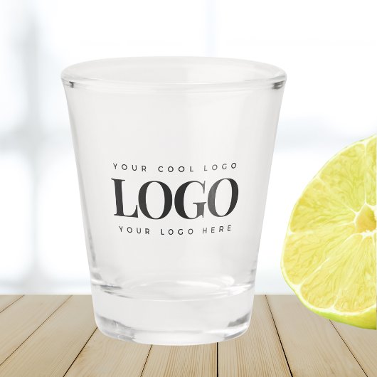 Voeg uw eenvoudige minimalistische Logo uit uw rec Shot Glas