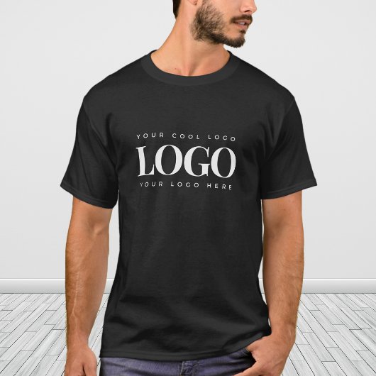 Voeg uw eenvoudige minimalistische Logo uit uw rec T-shirt
