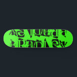 Voeg uw eigen aangepaste naam toe aan de persoonli persoonlijk skateboard<br><div class="desc">Voeg Uw Eigen Naam van de Douane Gepersonaliseerde eigenschappen van het Skateboard toe uw gepersonaliseerde naam in moderne zwarte typografie op een eenvoudige neongroene achtergrond. Personaliseer door de tekst in het verstrekte tekstvakje uit te geven. Geef een aangepast geschenk, een gepersonaliseerd skateboard aan je favoriete skateboarder voor Kerstmis, verjaardag of...</div>