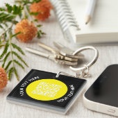 Voeg uw eigen ronde QR-codetekst toe Scanminima Sleutelhanger (Voorkant Rechts)