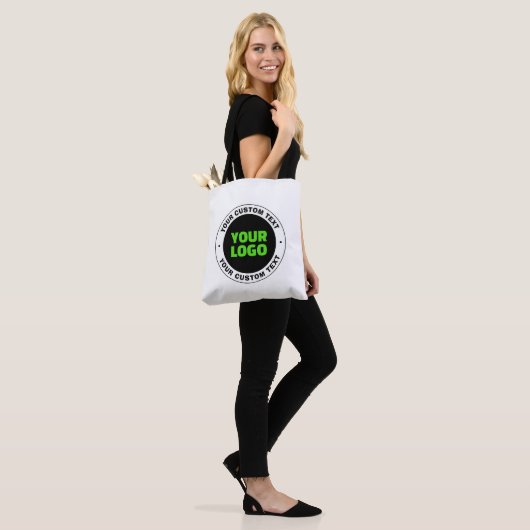 Voeg uw eigen zakelijke Logo of geüploade ontwerp  Tote Bag (Op model)