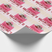 Voeg uw foto Valentijnse rode en roze envelop toe Cadeaupapier (Hoek)