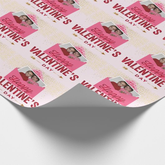 Voeg uw foto Valentijnse rode en roze envelop toe Cadeaupapier (Hoek)