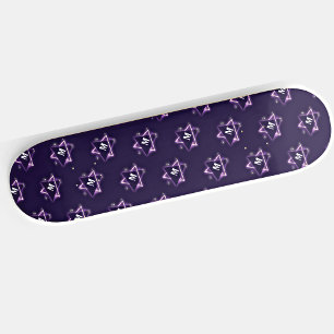 Voeg uw Initiaal Paarse ruimtedriehoeken toe aanpa Persoonlijk Skateboard