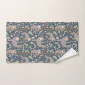 Voeg uw Initiaal toe | Cute Floral Sloth Pattern Bad Handdoek (Handdoek)