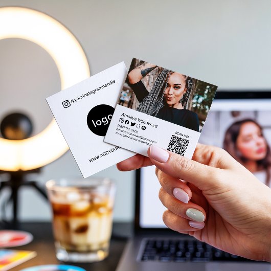 Voeg uw logo foto QR code modern social media toe Vierkante Visitekaartje