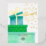 Voeg uw Logo groene cadeautjes toe aan het bedrijf Folie Feestdagen Briefkaart<br><div class="desc">Ons Logo Business Waterverf Happy Birthday-Briefkaart is de perfecte manier om klanten, werknemers en zakenpartners een glimlach te geven. Met een originele schilderij van de waterverf van drie groene cadeaudozen met echte gouden folieelementen en confetti die uit het bovenste vak sprinkelen, met Happy Birthday-tekst. Vervang uw logo hier afbeelding met...</div>