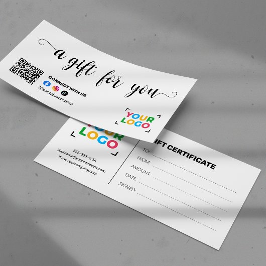 Voeg uw logo moderne QR-code cadeaubon toe