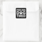 Voel je hond moe vierkante sticker (Tas)