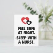 Voel je 's nachts veilig. Slaap met een verpleegst Briefkaart (Staand voorkant)