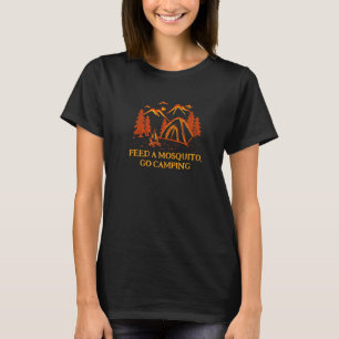 Voer een mug ga kamperen Kampeerhumor Kampeer wild T-shirt